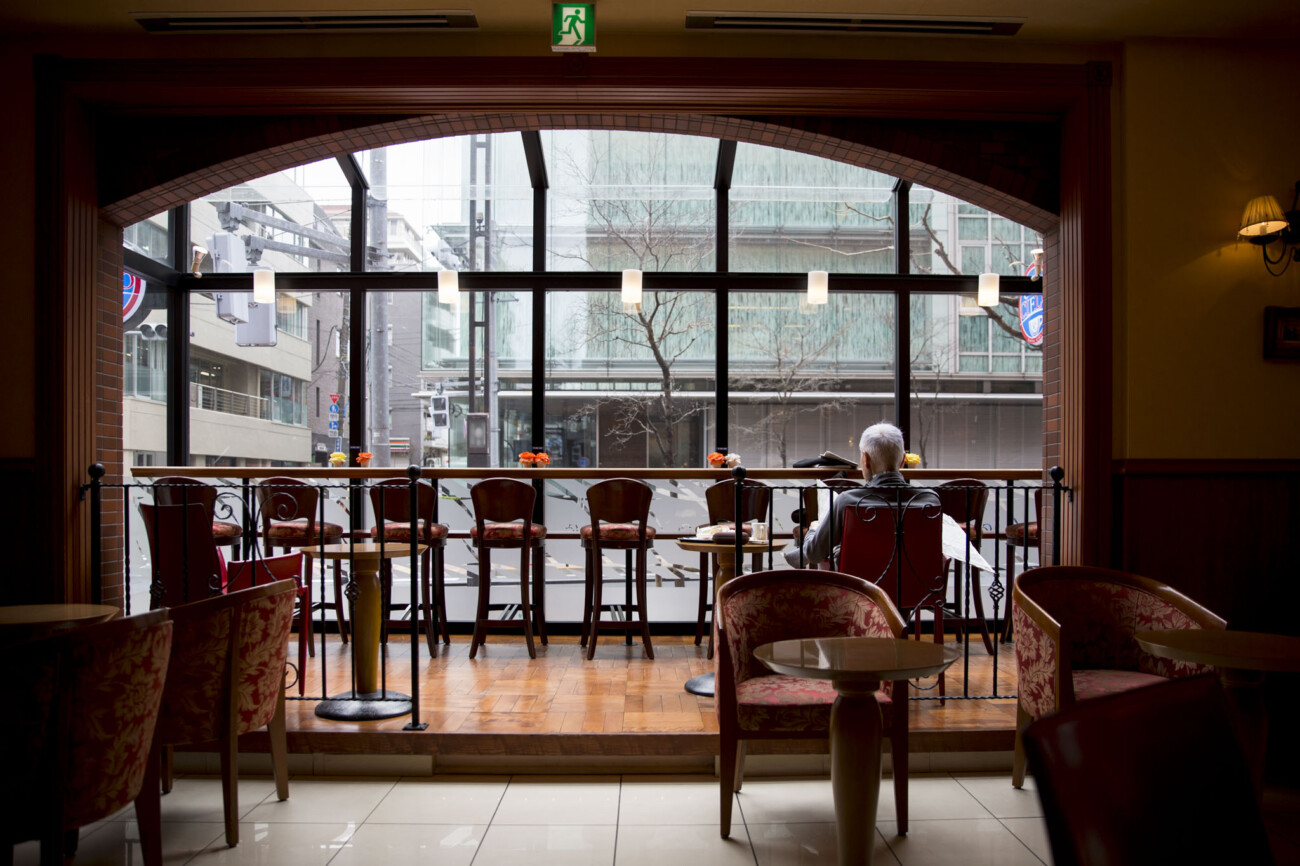 Mornings in Tokyo, Japan . Lovely single seats and tables at cafes, restaurants and pubs !